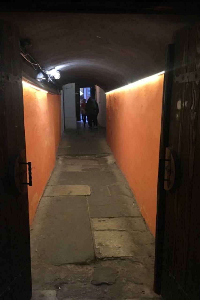 Уютная Квартира На Площади Рынок Lviv Bagian luar foto